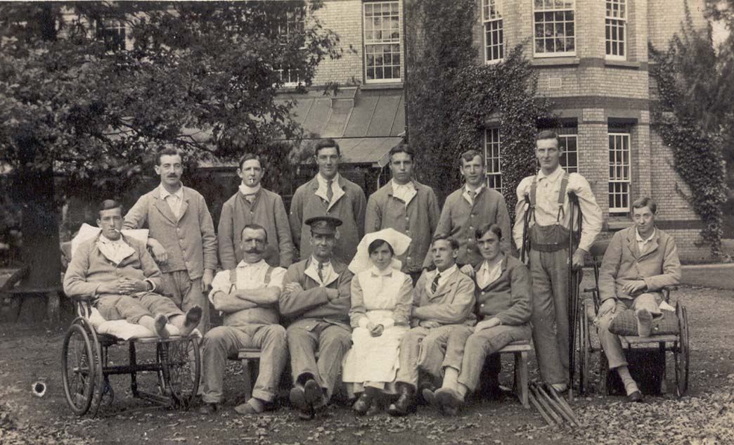 WW1 troops at manor Hospital